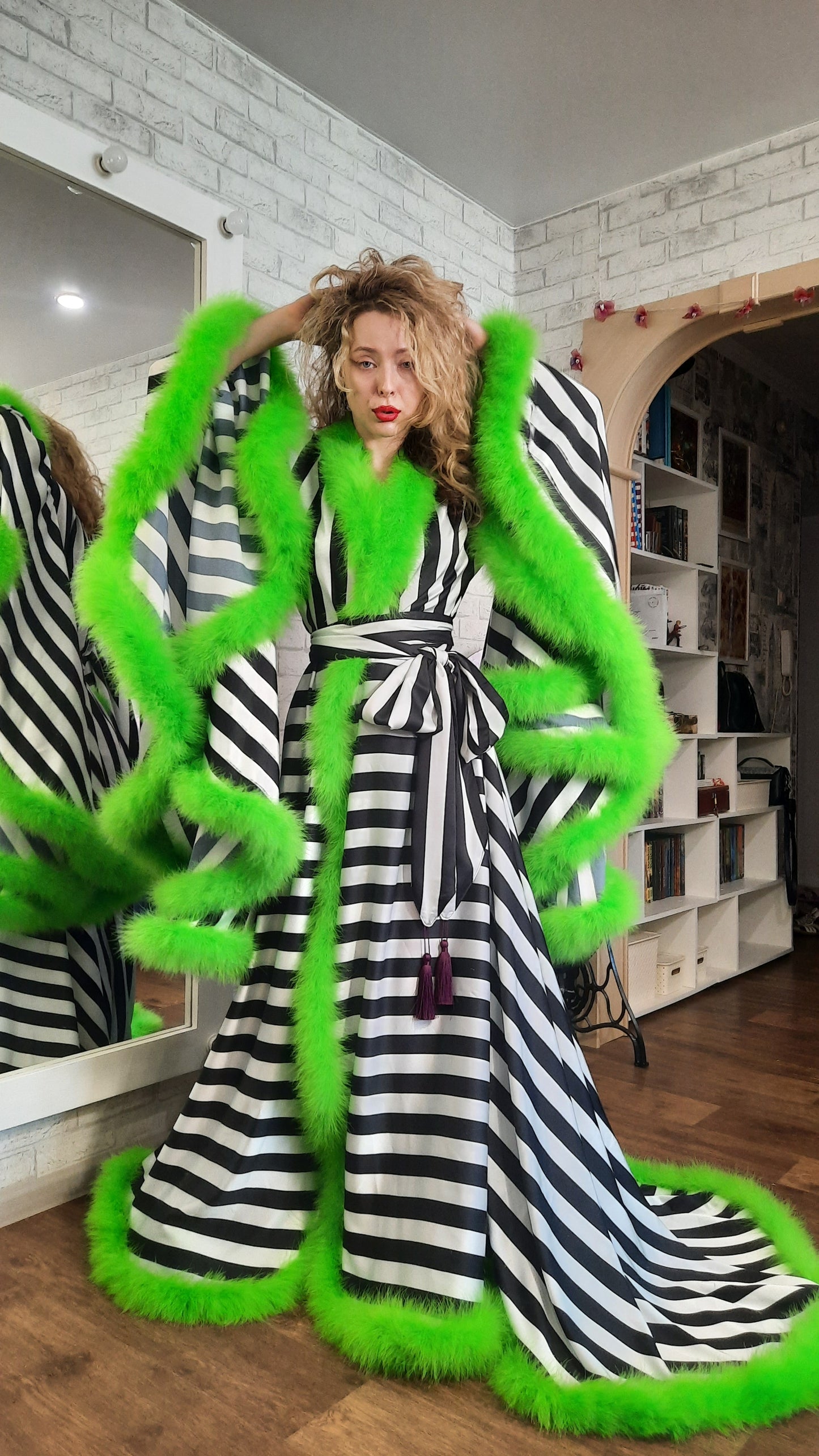 Rich widow robe in satin, pop culture edition