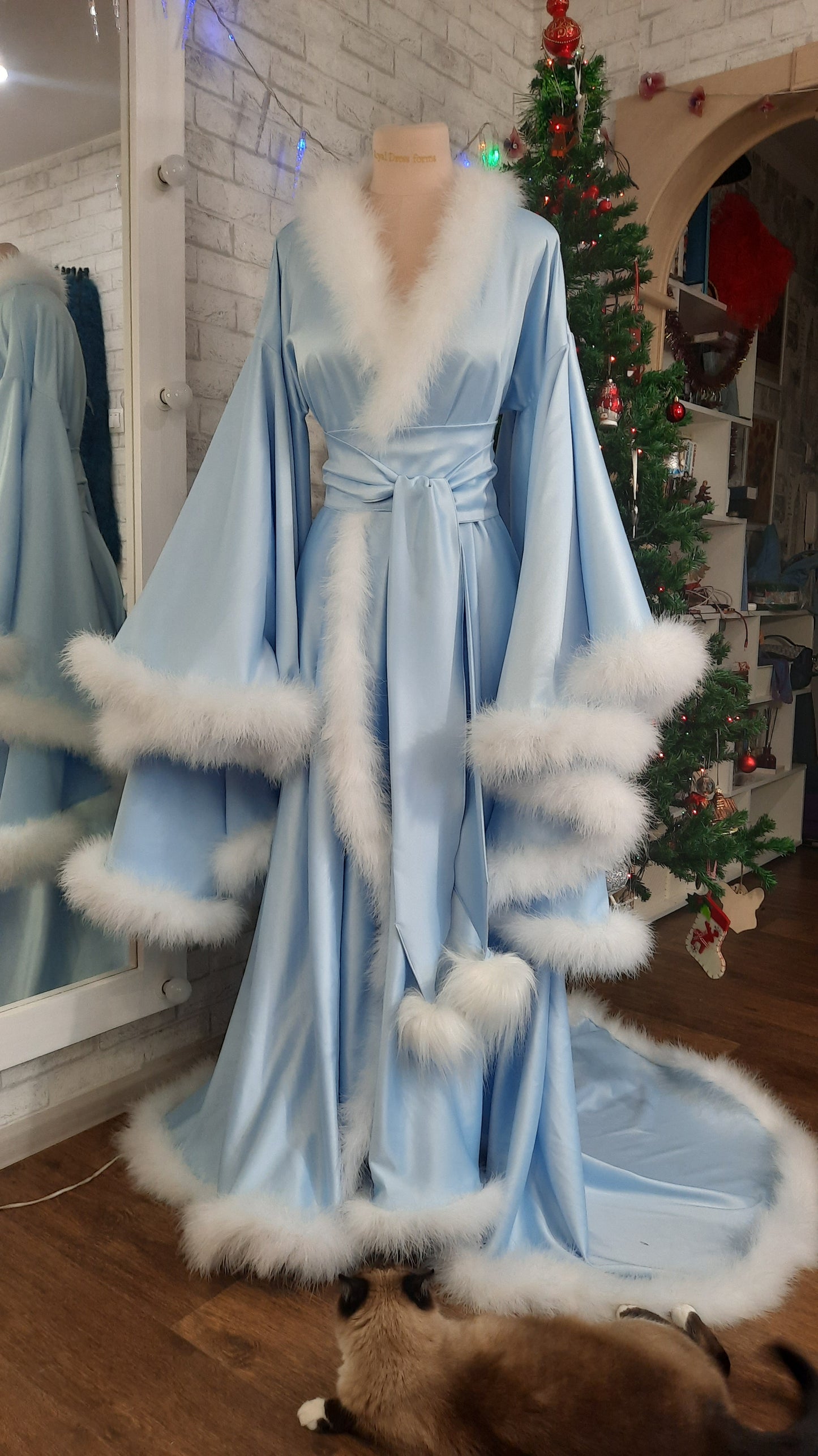 Rich widow robe in satin, pop culture edition