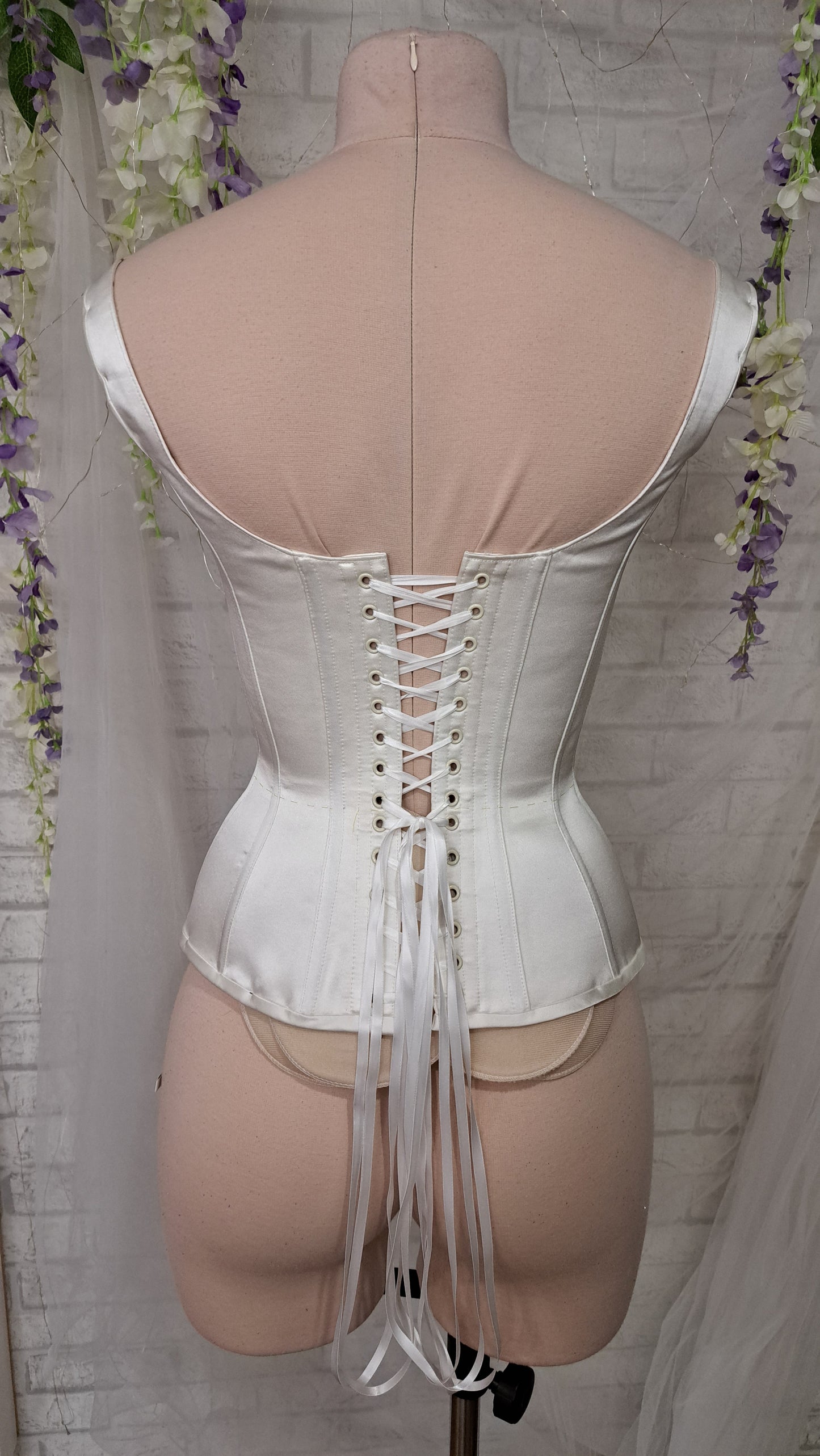 Conical overbust corset