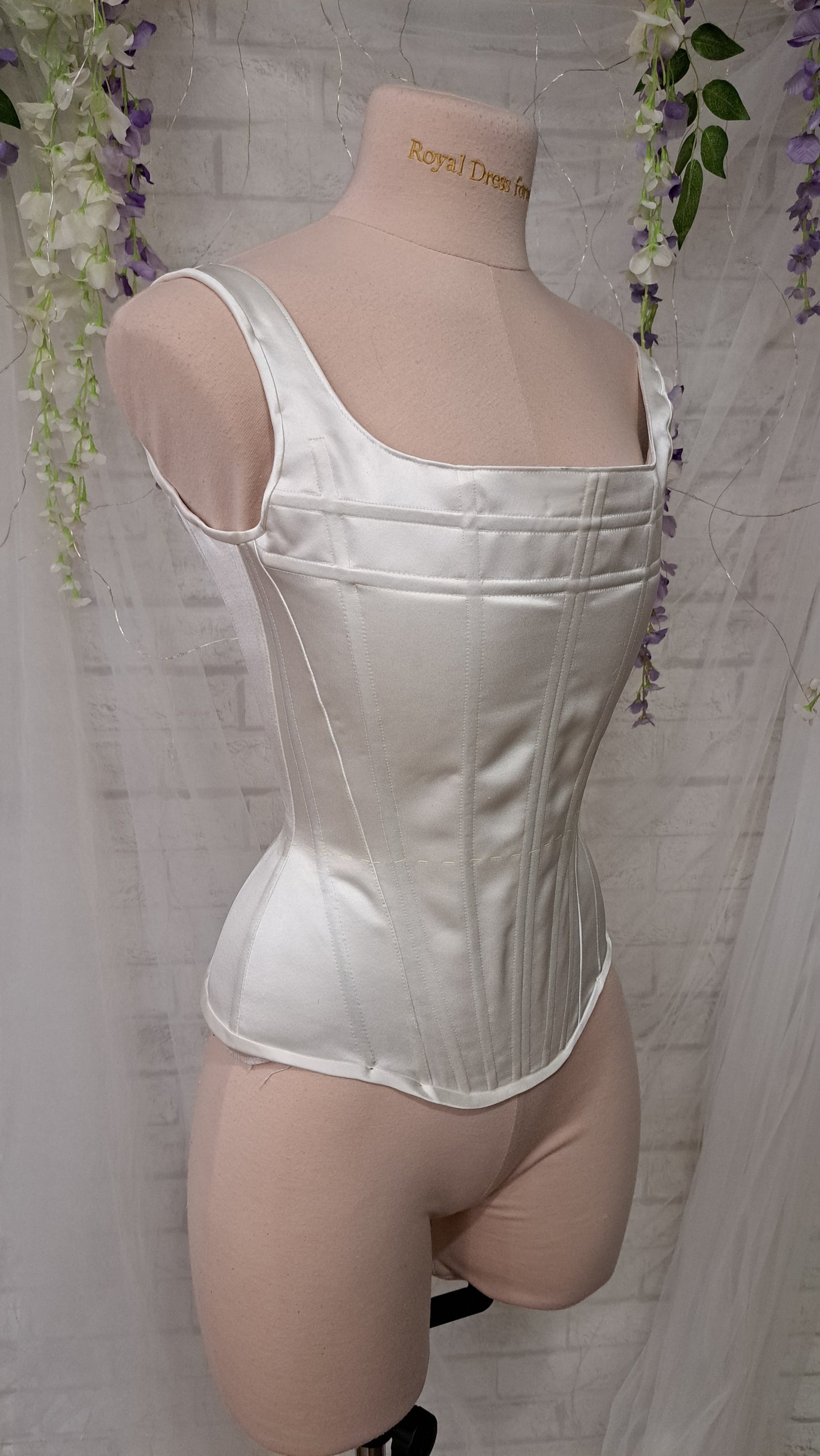 Conical overbust corset