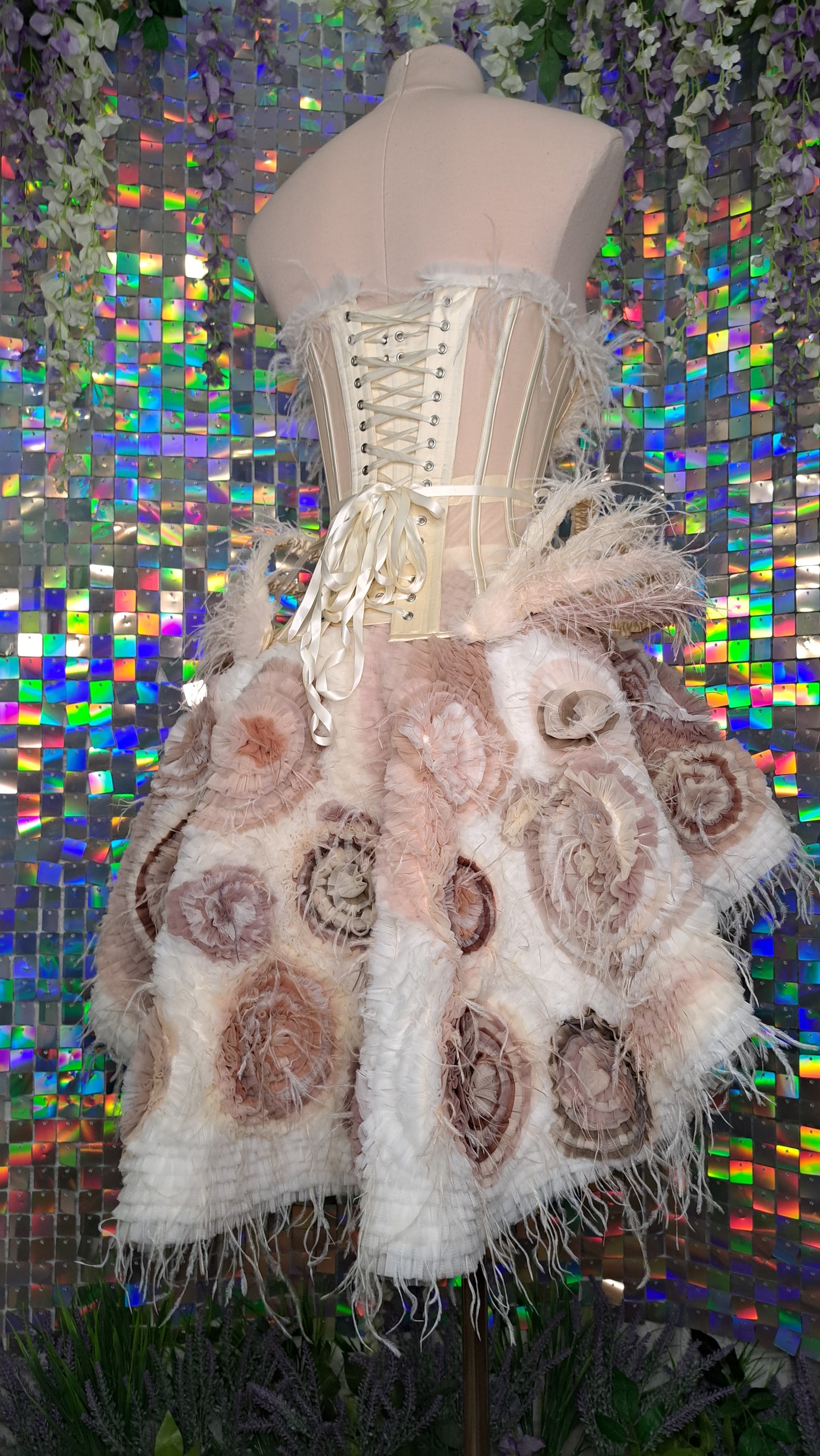 Tuille and feather set