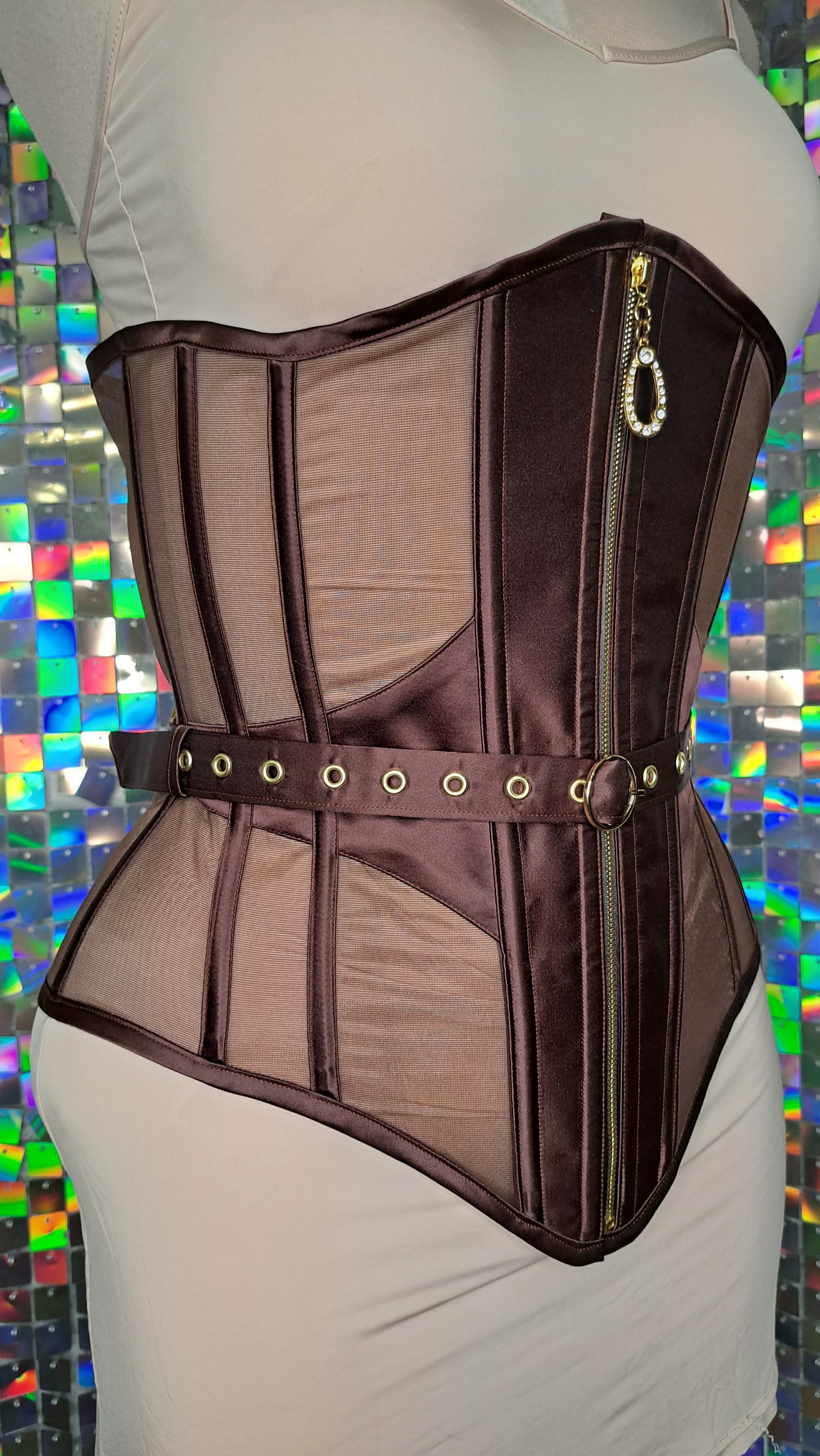 Reinforced fan-laced mesh corset